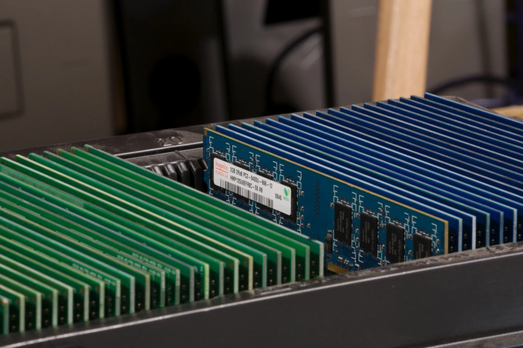 Organized RAM modules in storage tray